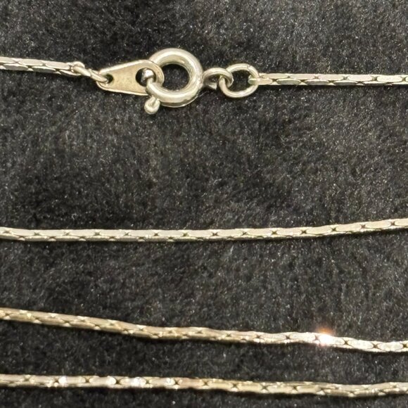 Vintage 925 Silver Cross Pendant Necklace with 17" Square Chain - Picture 6 of 10